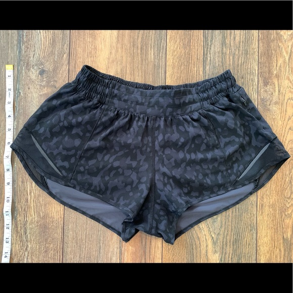 lululemon athletica Pants - Lululemon Hotty Hot 2.5” Shorts Leopard Black 6